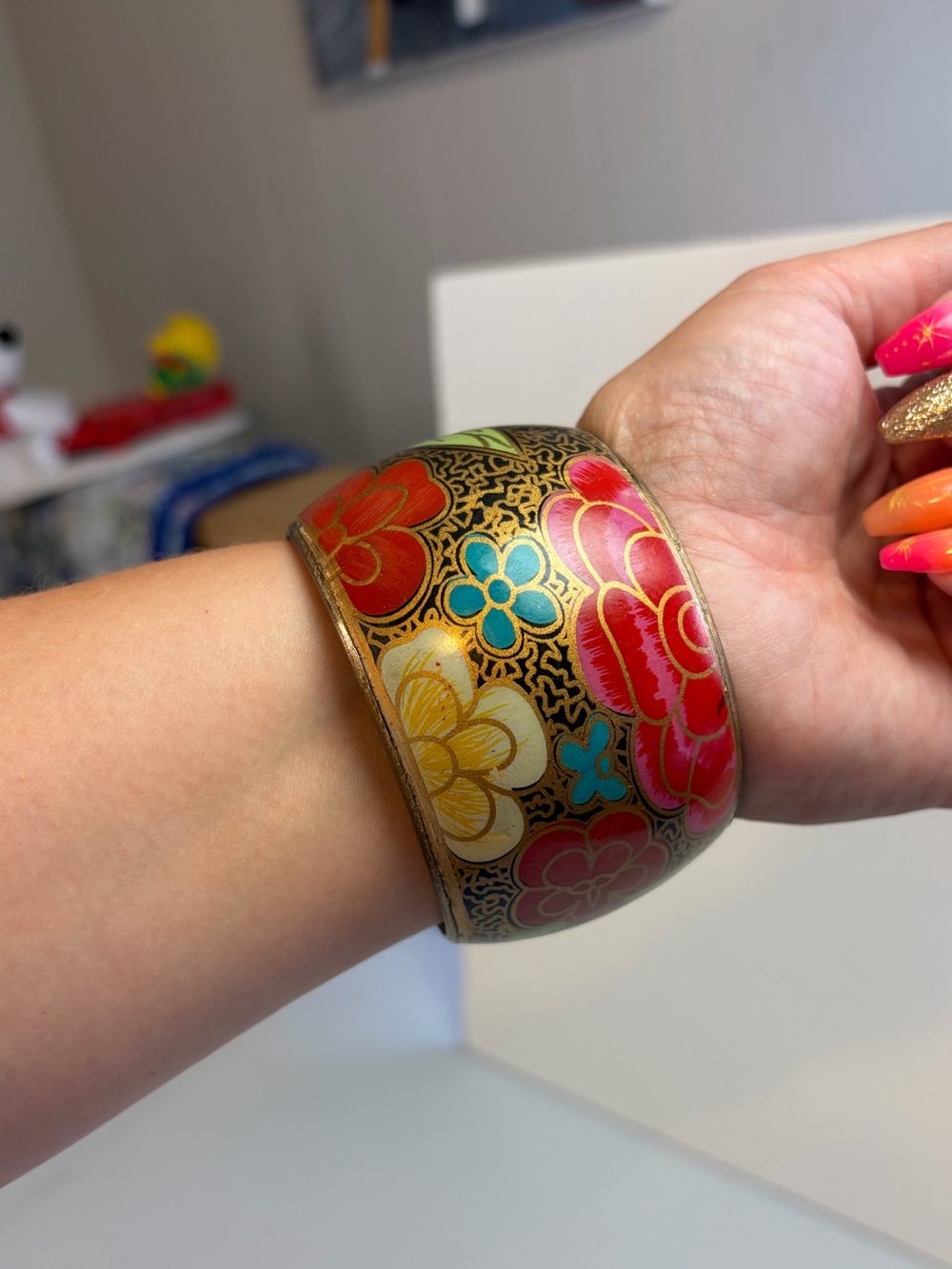 Vintage Painted Floral Wood Bangle Bracelet Wide Boho Statement Cuff Gold Red - Picture 2 of 5